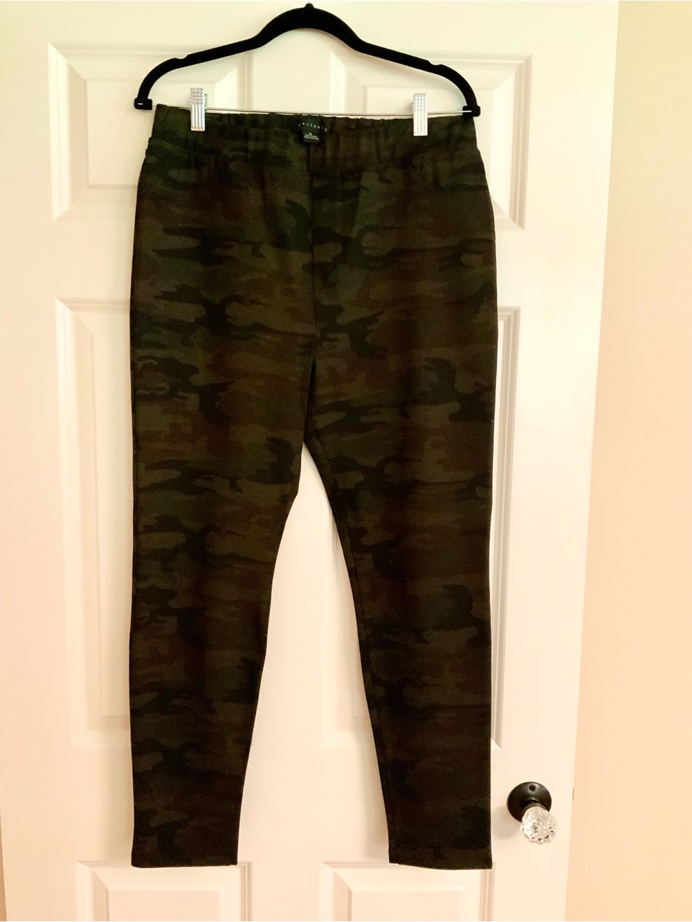 Anthropologie / Sanctuary Camouflage Jogger Pants Elastic Waist Size XL
